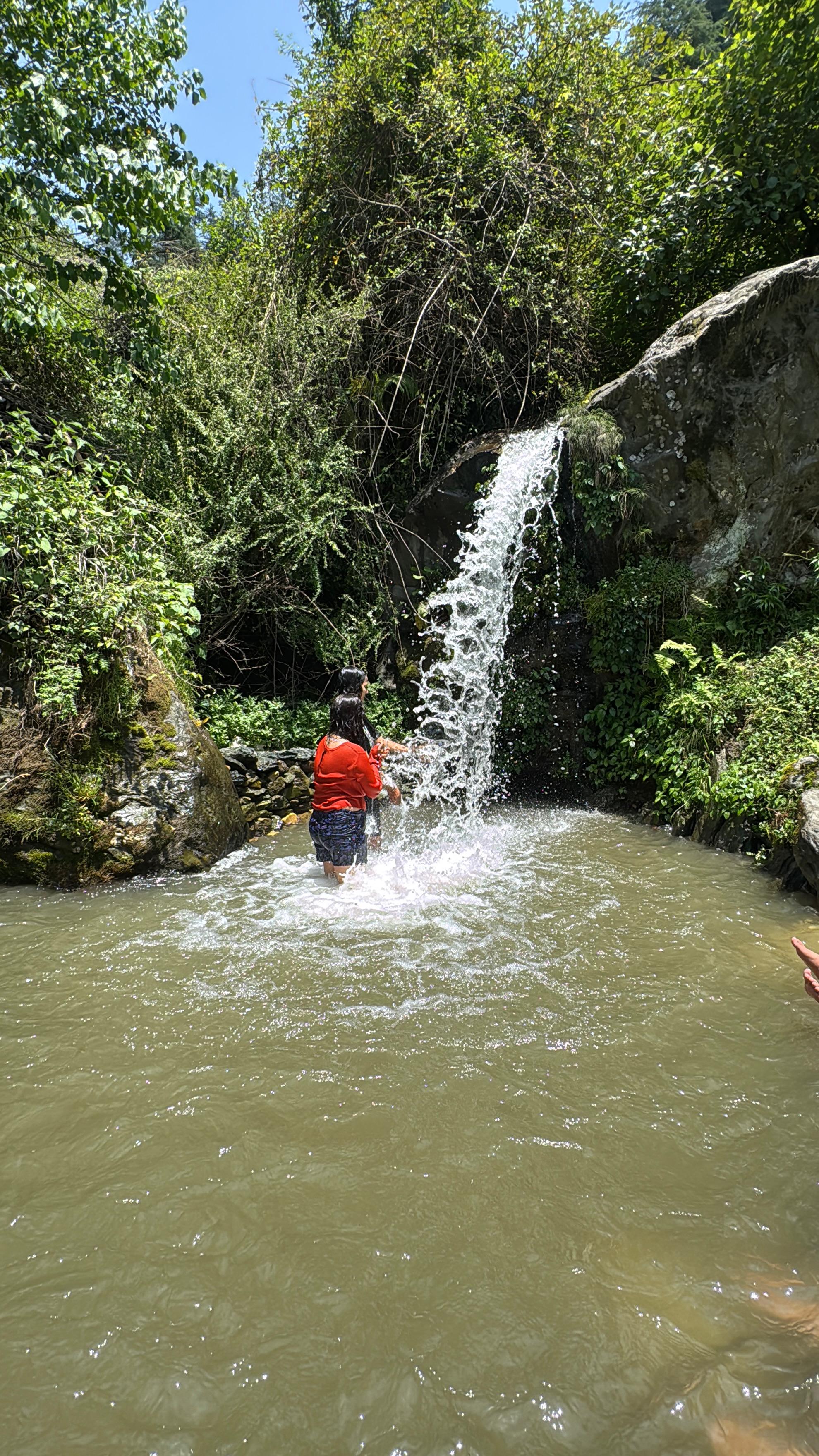 http://www.laidaholidayhomestay.com/public/images/explore-laida/1748585279s7UmSqz9xUzp0BpobCTZwaterfall.jpg